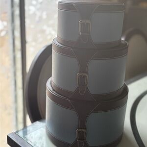 Elegant Blue and Brown Hat Boxes